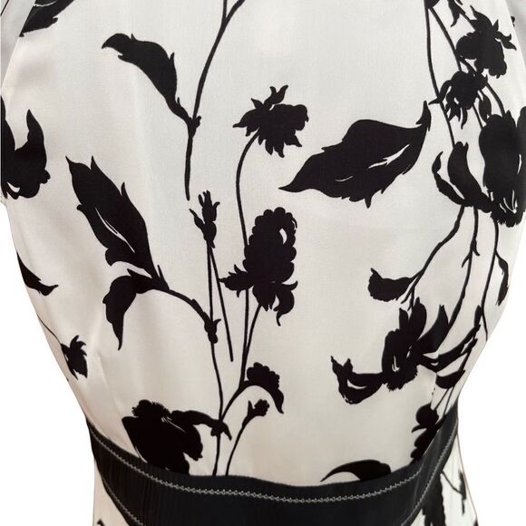Ann Taylor LOFT black and ivory cap sleeved floral top size 6. - Picture 4 of 7